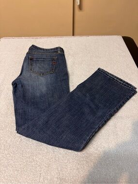 Women’s Gap Classic Stretch Jeans. Size 2 Average